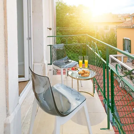 Emerald Apartment