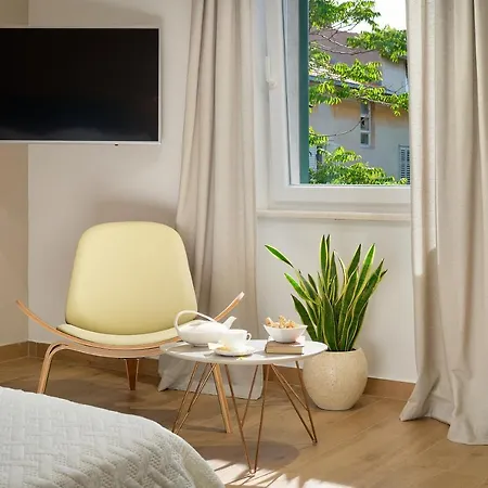 Emerald Apartment Apartment Split